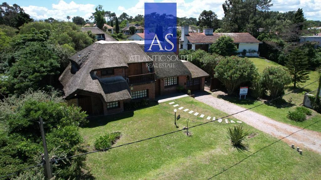 Casa de 4 dormitorios en venta a 100 metros de en
