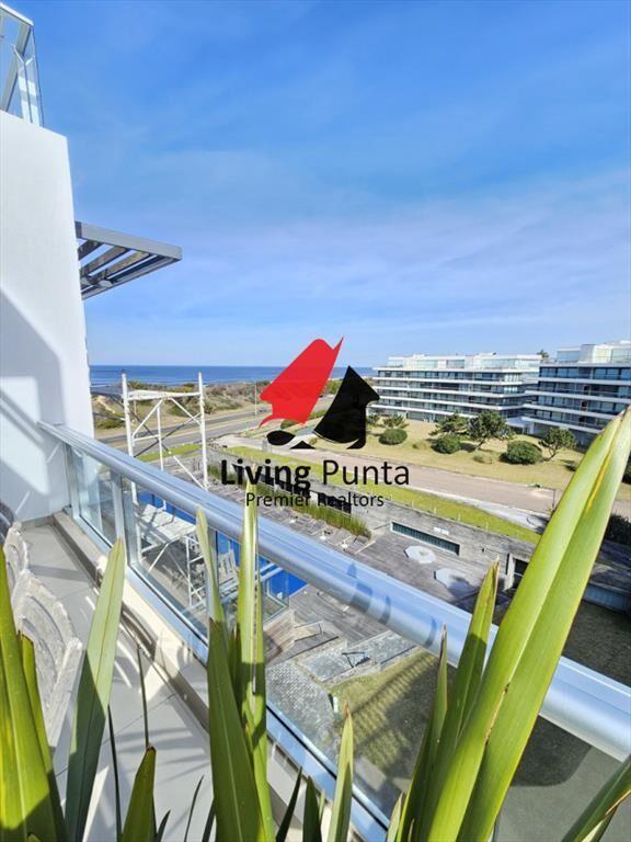 Hermosa unidad en playa brava