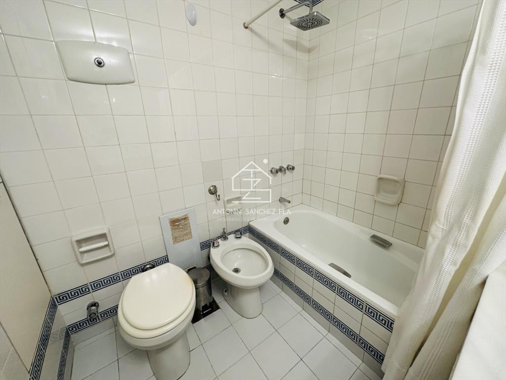Alquiler y venta de apartamento 3 dorm. mas dep. playa brav