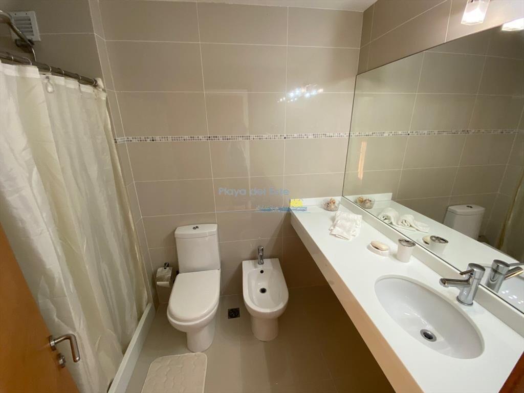 Apartamento de 3 dormitorios en venta en primeras