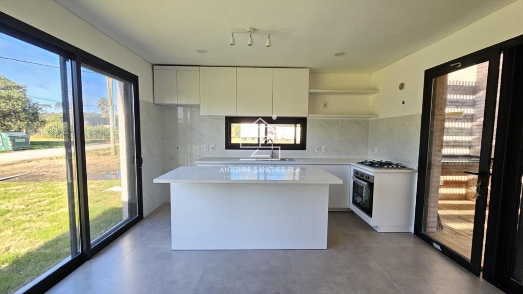 Casa a Estrenar en Barrio Pinares   Â? Moderna, y