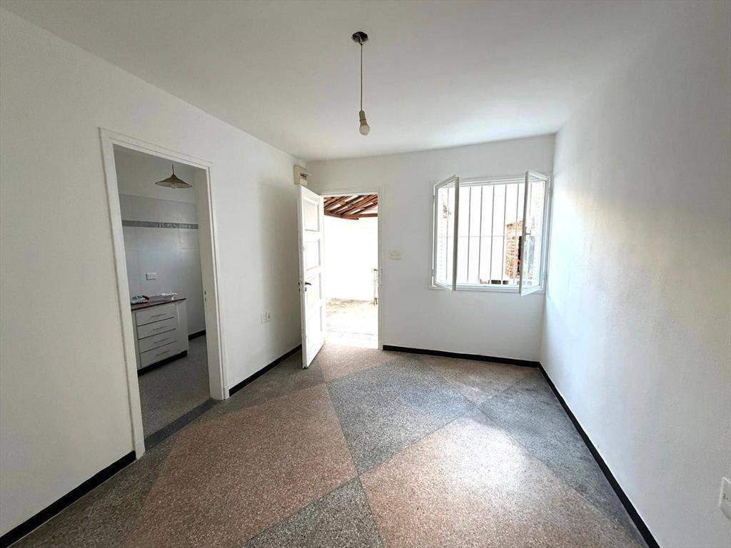 Alquiler de Casa en Mateo  Vidal con 1 dormitorio y garaje e
