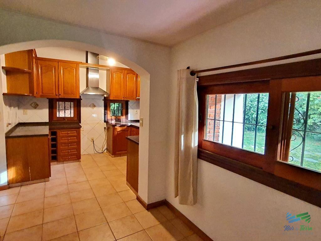 Se alquila anual casa 3 dormitorios con gran en