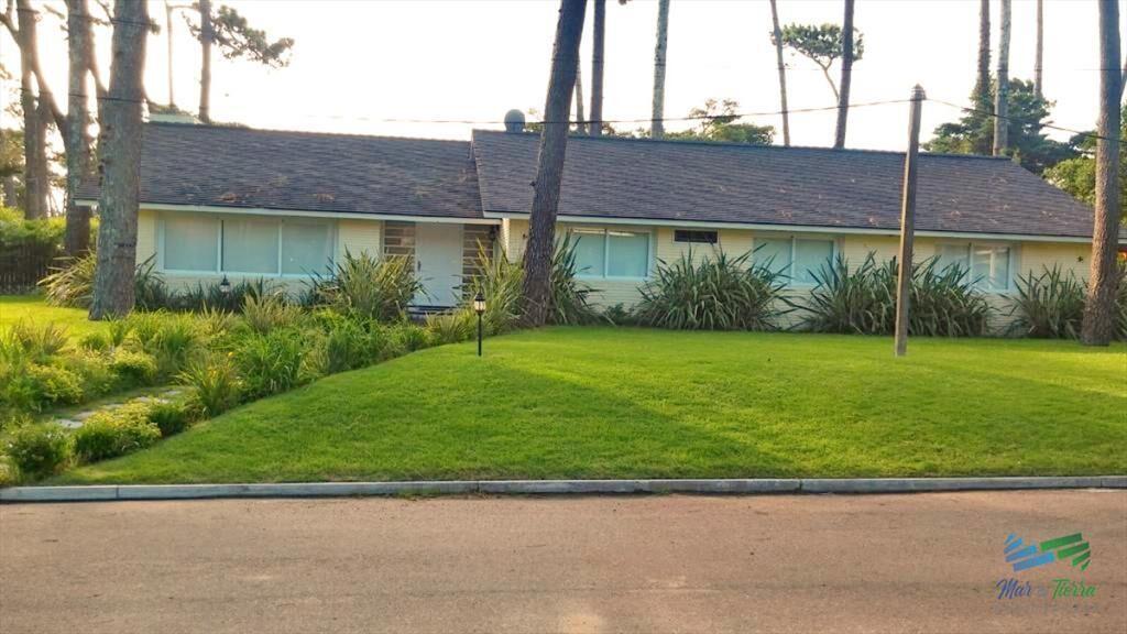 VENTA CASA 4 DORMITORIOS CON PISCINA, MANSA, PUNTA DEL ESTE