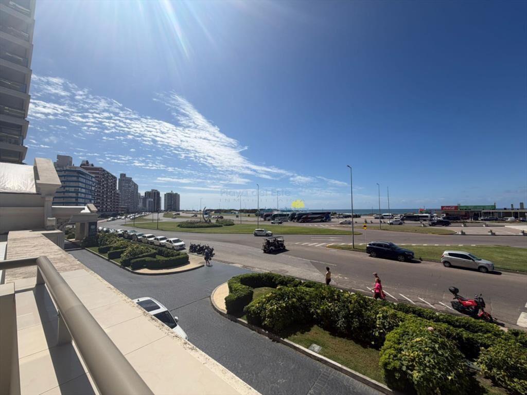 Apartamento en venta de 4 dormitorios en Punta ,