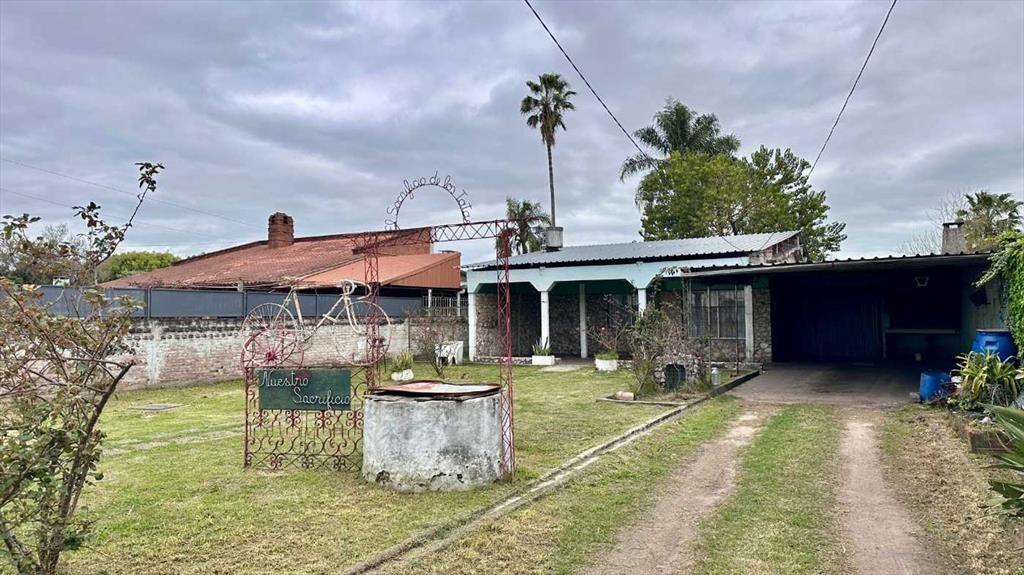VENTA CASA COSTANERA CON JARDÍN
