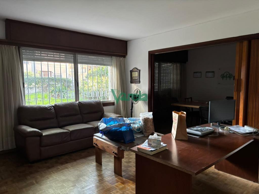 Venta de gran casa en parque Batlle de 5 dormitorios