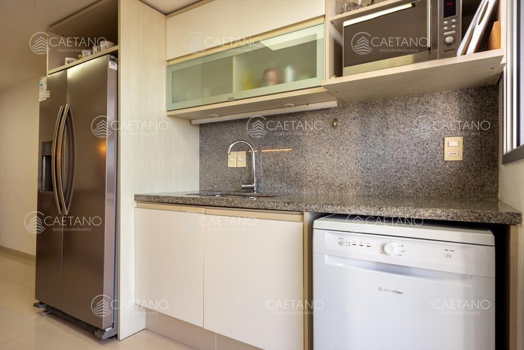 3 y dependencia Sunrise Tower, Piso Alto, Playa
