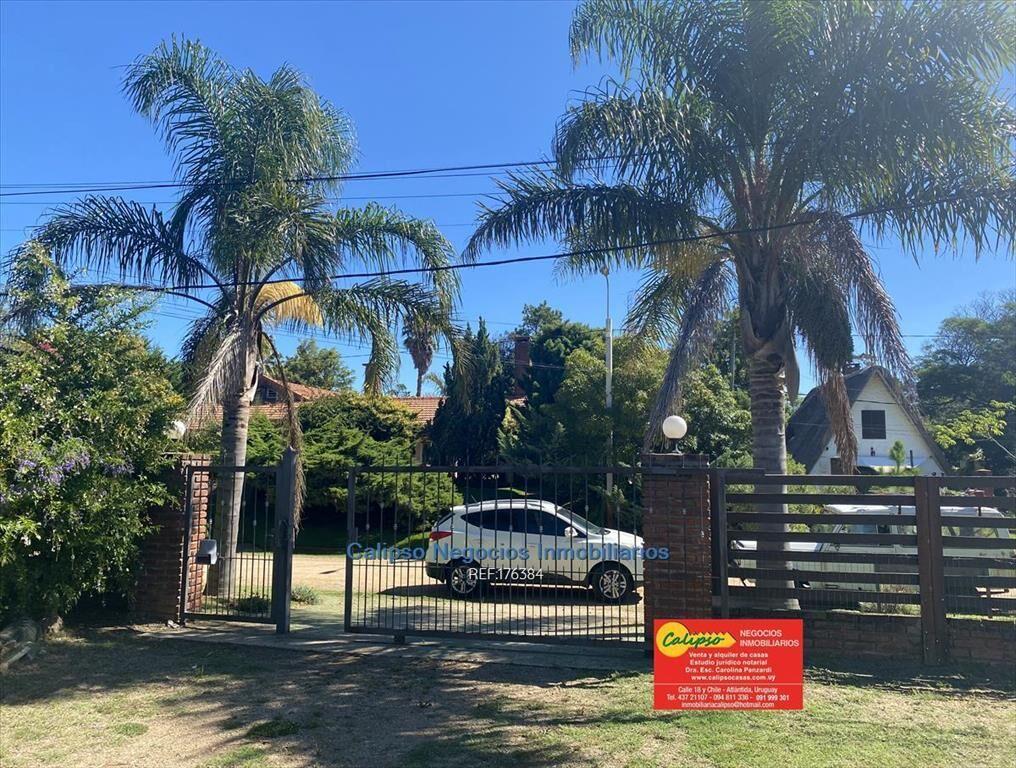 Venta de Complejo de 5 casas de 2 dorm. en Atlantida -