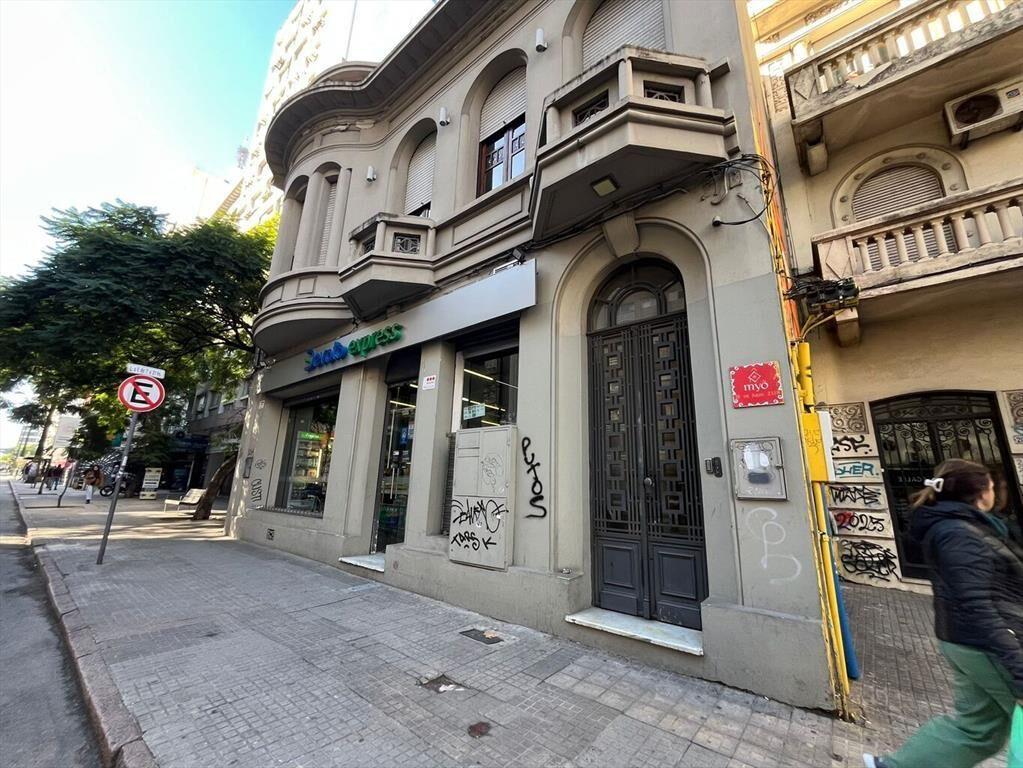 Venta local 18 de Julio con renta en Cordón