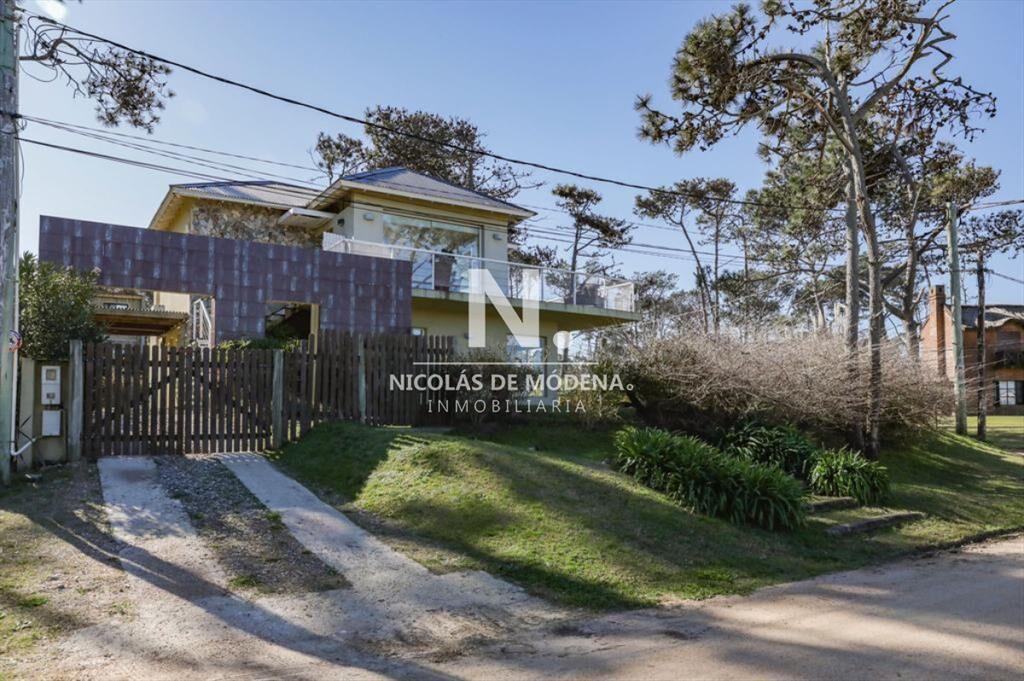 Casa de 6 dormitorios en venta proximo al mar, Montoya Punt