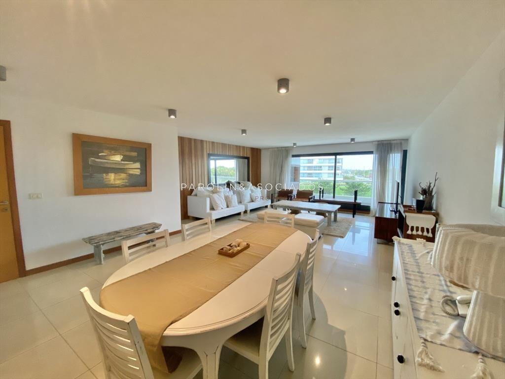 Apartamento en venta de 3 dormitorios en Playa