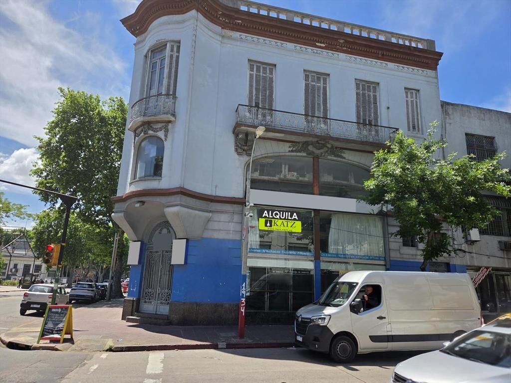 Gral Flores y Domingo Aramburu, gran esquina, 1250 m2, fren