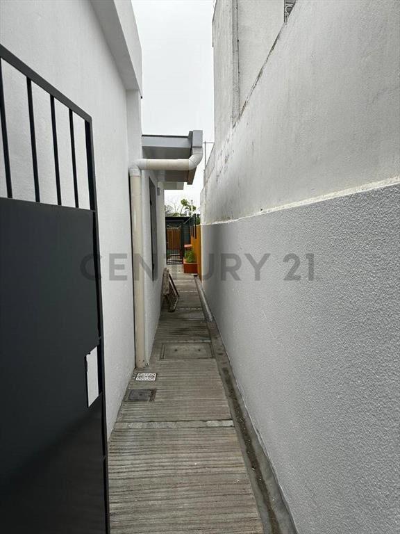 ALQUILER APARTAMENTO TIPO CASA, 2 DORMITORIOS, JARDÍN ANT...