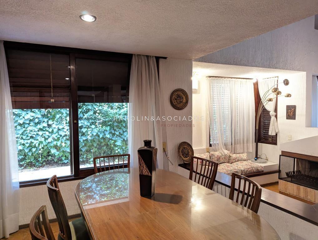 Hermosa y amplia casa en venta en Mansa, Punta del Este.