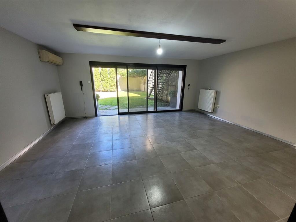 HERMOSA CASA FRENTE AL SHOPPING PUNTA CARRETAS