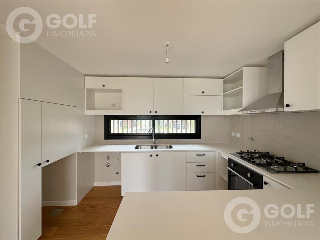 Venta Casa de 4 Dormitorios en Huertas de Los Horneros