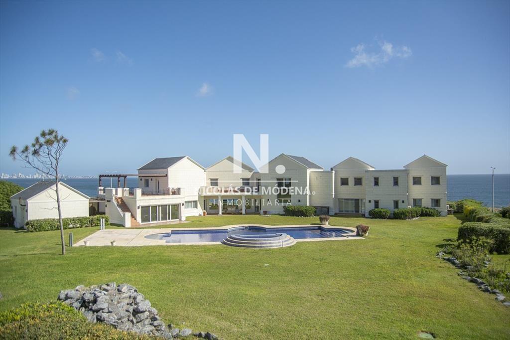 Espectacular Mansion frente al mar, Playa Mansa.