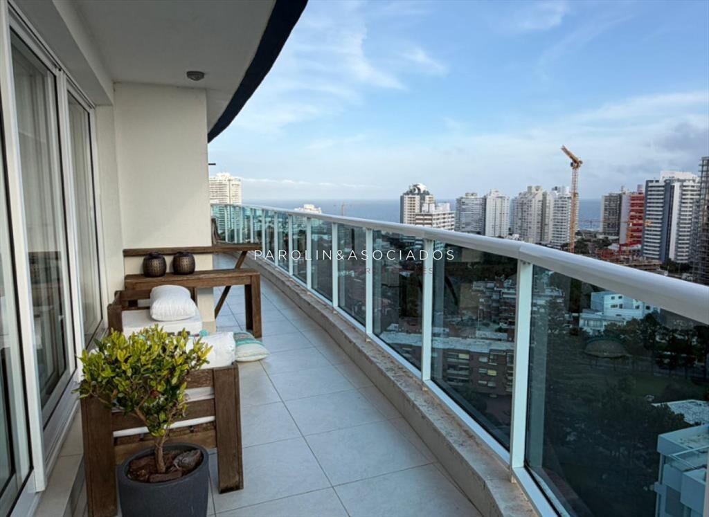 Apartamento en venta de 3 dormitorios mas de en