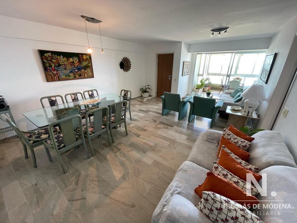Apartamento de 3 dormitorios en venta en  en Península, Pu