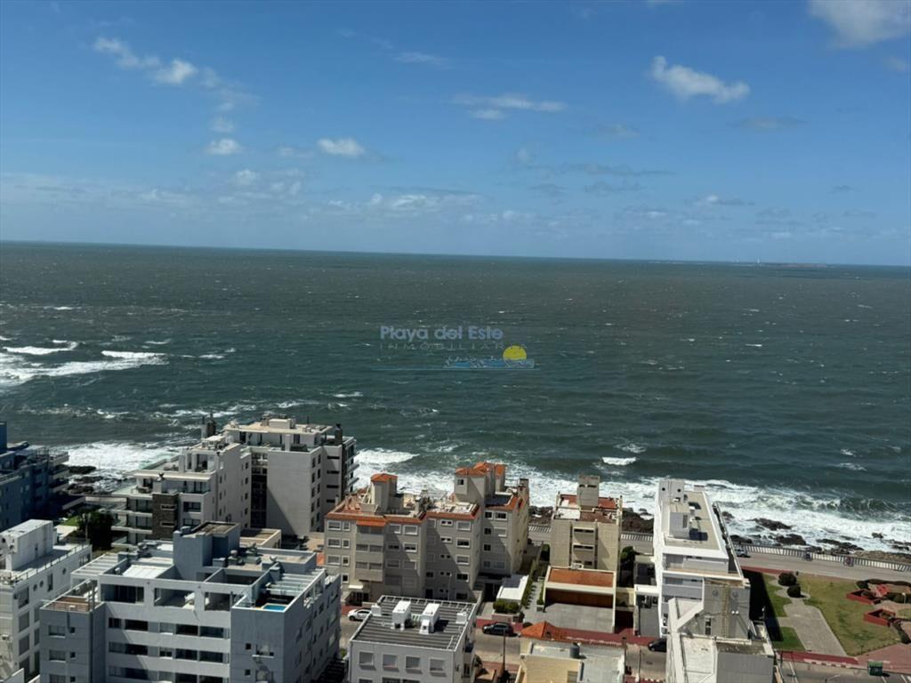 Apartamento en venta de 2 dormitorios y servicio