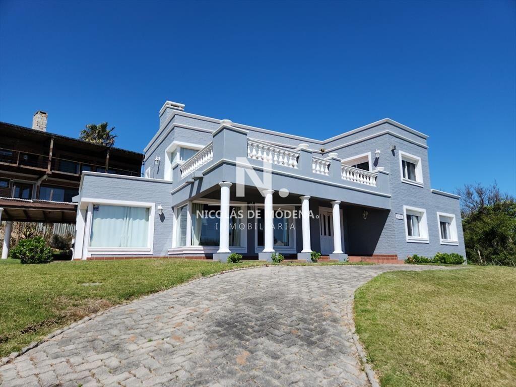 HERMOSA CASA EN PUNTA BALLENA, VISTA AL MAR
