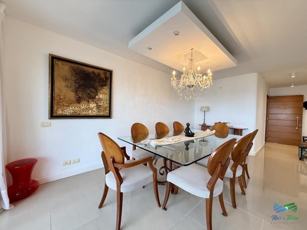 En venta apartamento 3 dormitorios en frente al