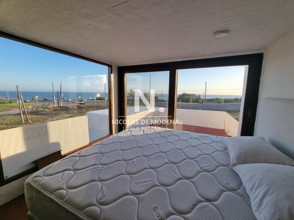 Espectacular casa con linda vista al mar