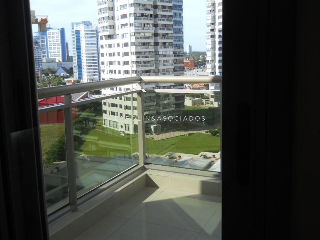 Apartamento de 3 dormitorios + dependencia de en