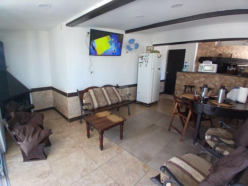 Venta de Casa en La Blanqueada con Garage y Barbacoa