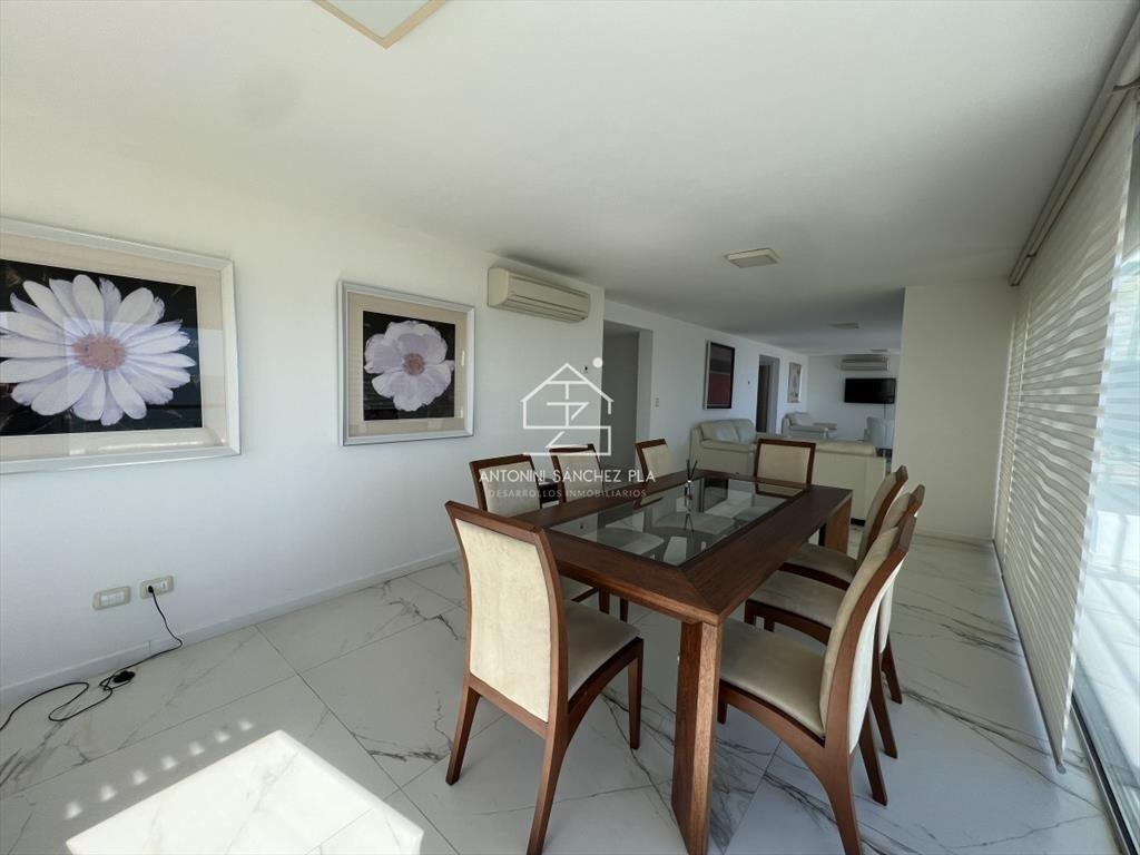 Hermoso apartamento en venta 4 dormitorios. Frente al mar P