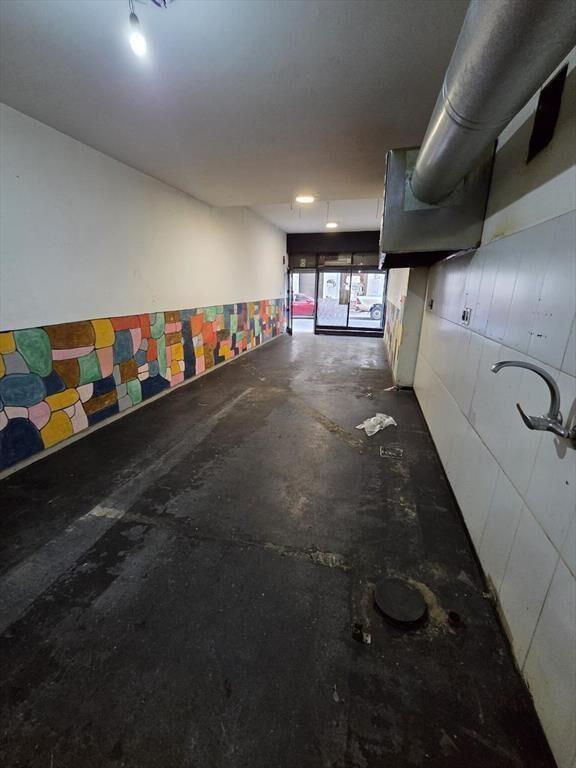 Ituzaingo y peatonal Sarandi, 60 m2 , 4 mts de frente , apt