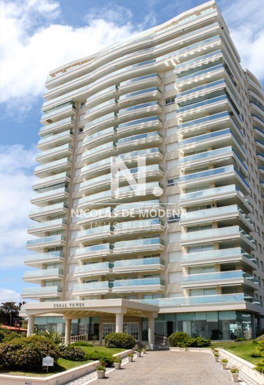Apartamento en Venta de 3 Dormitorios en Edificio