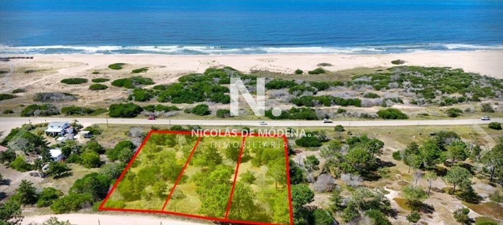 Terreno a metros del mar en Arenas de Jose de