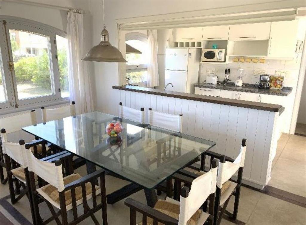 CASA EN VENTA DE 4 DORMITORIOS EN LA BARRA