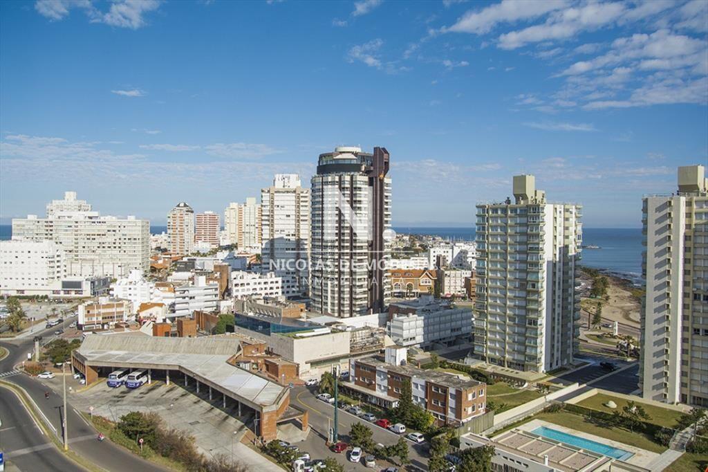 Imperiale piso alto de 2 dormitorios en Punta del Este