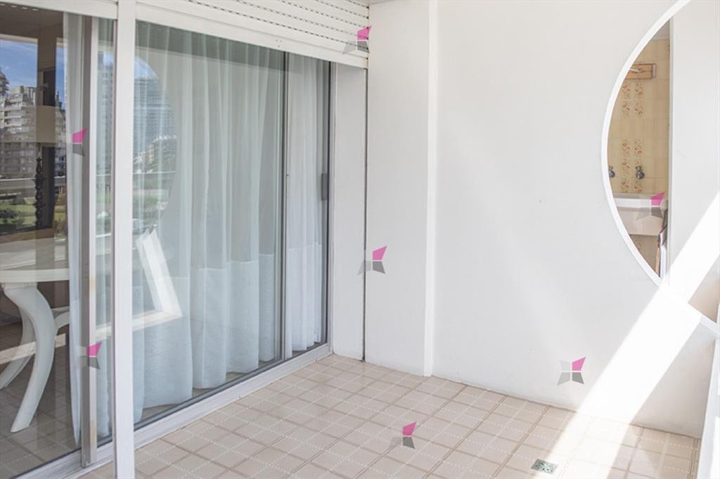 Vende apartamento de 2 dormitorios con vista al ,