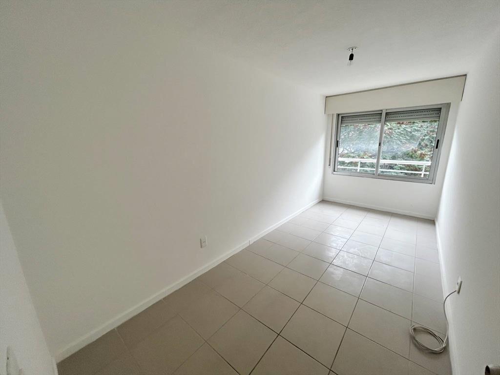 Alquiler Apartamento al frente con dos dormitorios en Aguada