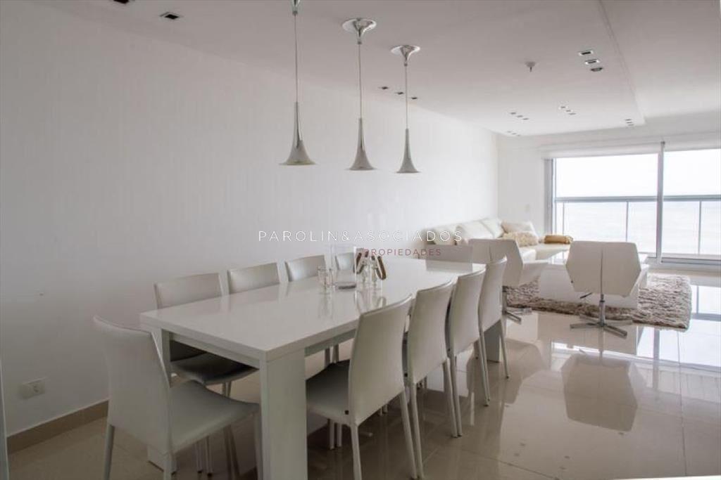 Apartamento en venta de 3 dormitorios en Miami