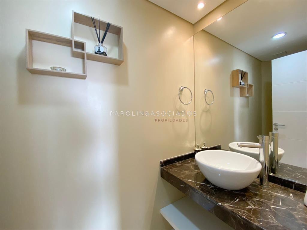 Apartamento en venta con 2 suites en Casino Punta