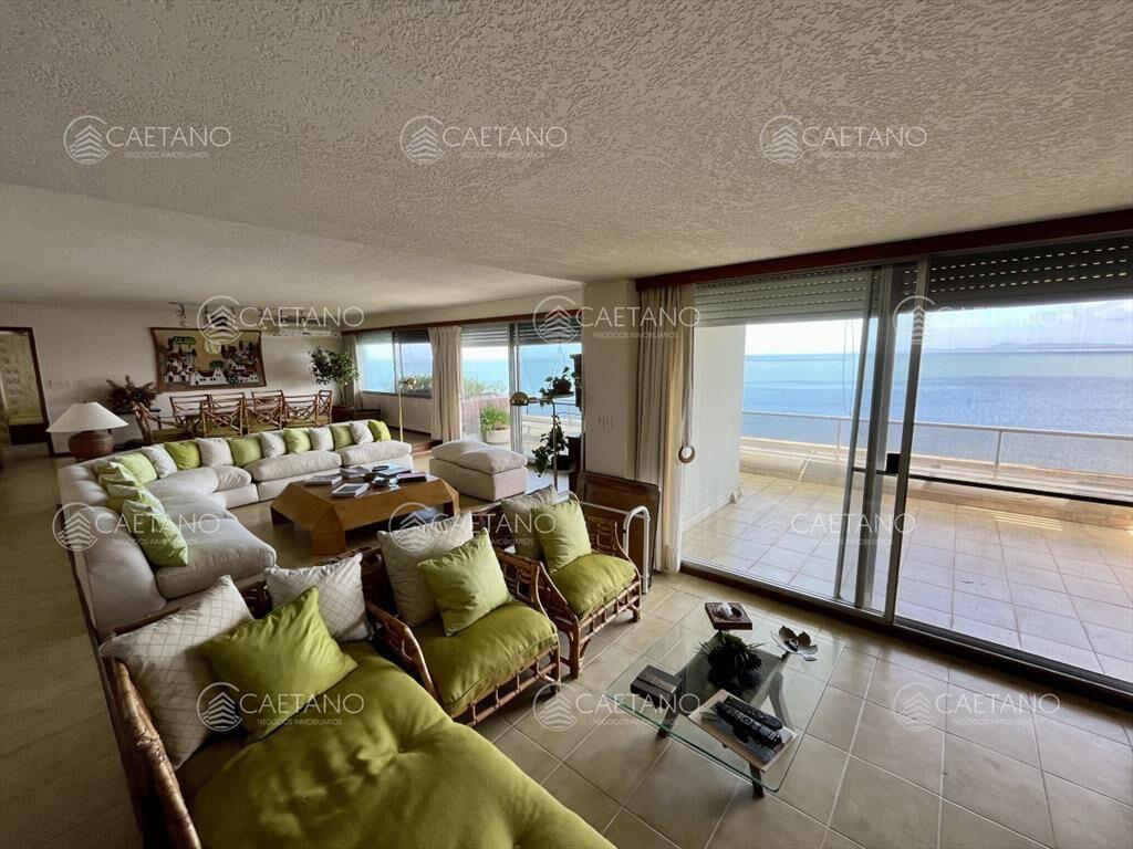 Apartamento en venta 3 dormitorios y dependencia