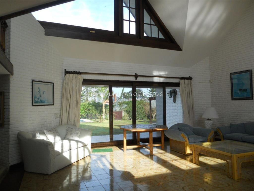 EN ZONA MANSA ESPECTACULAR CASA