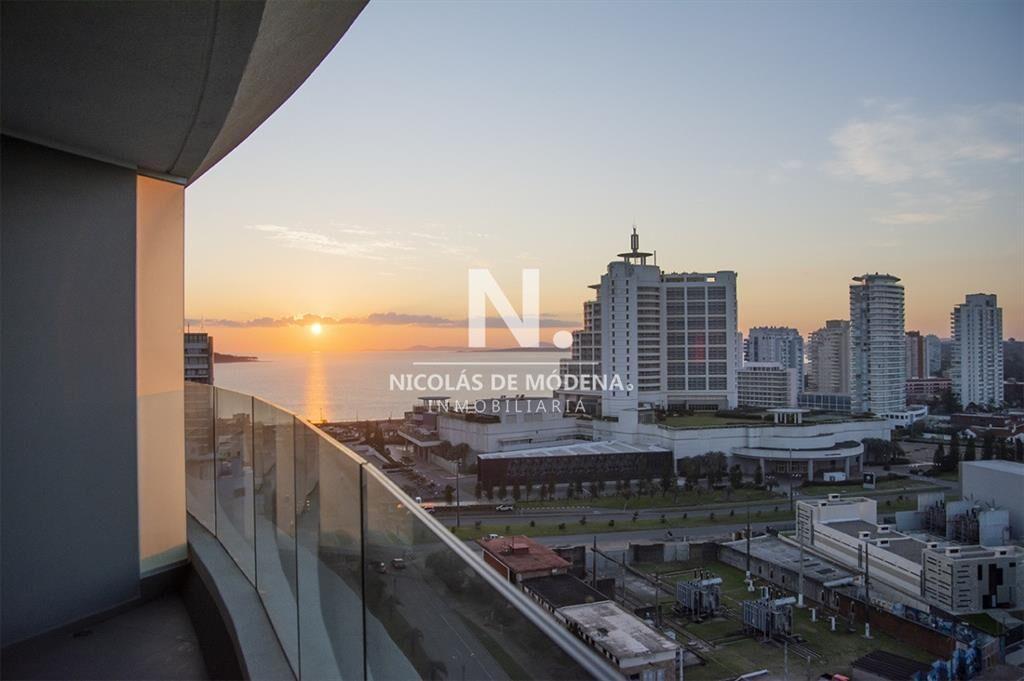 Apartamento en Alquiler de 3 dormitorios en , del