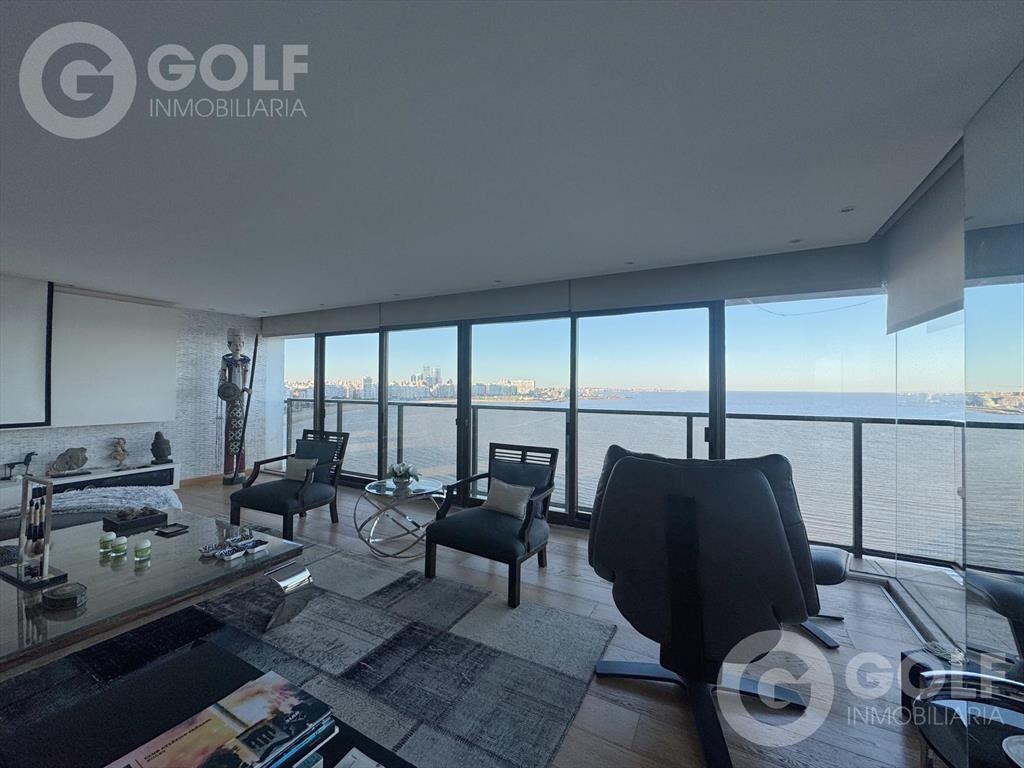 Venta de apartamento DUPLEX sobre Rambla Gandhi con vista a
