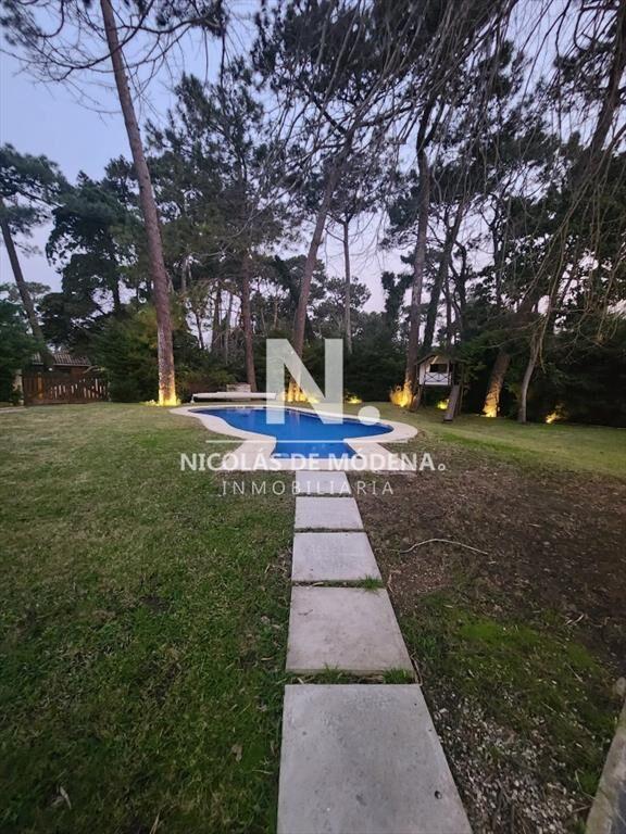 Casa en Venta de 4 dormitorios en Playa Mansa , ,
