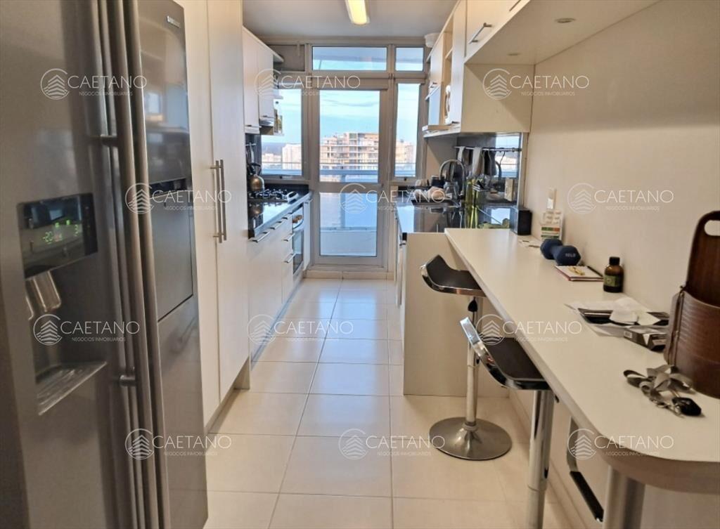 Venta apartamento en Punta del Este con vista al