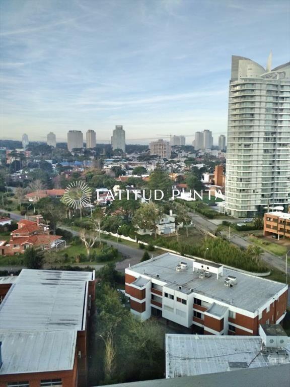Apartamento en Tequendama, 3 dormitorios más dependencia