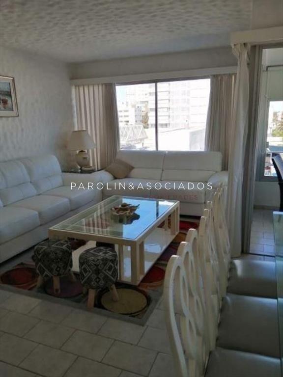 Apartamento de 3 dormitorios en venta en Punta