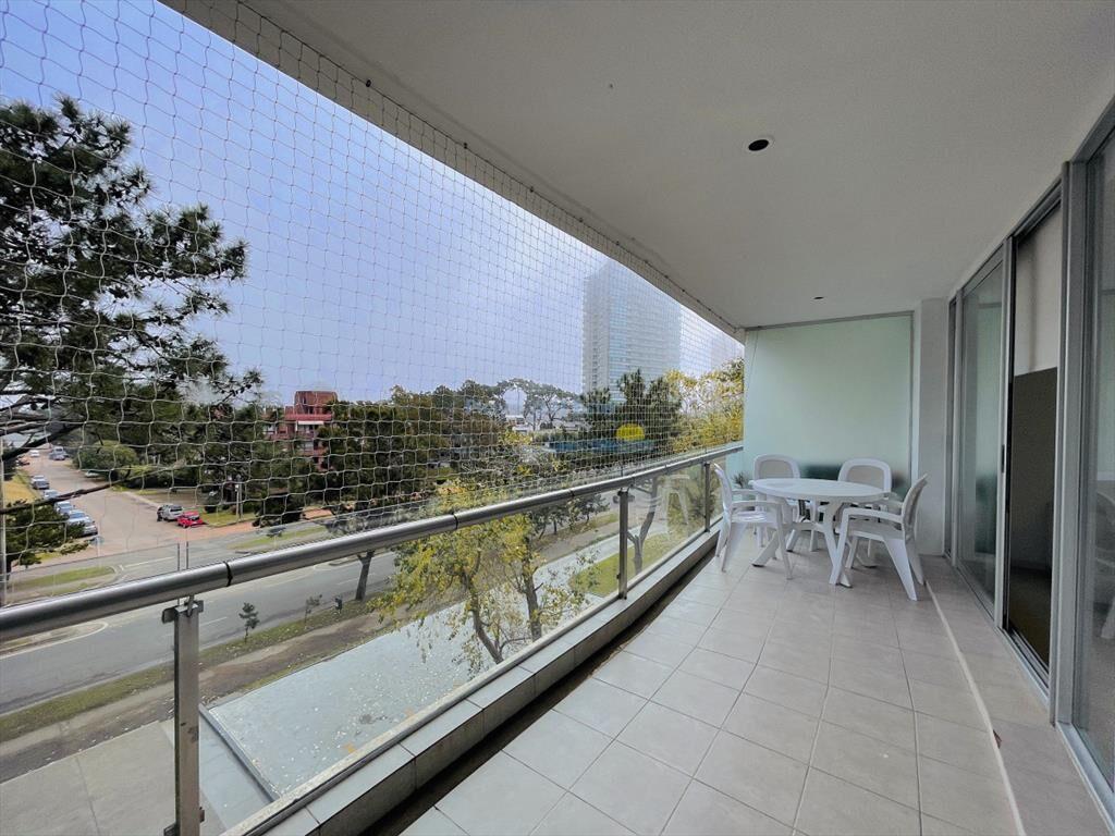 Moderno Apartamento de 2 Dormitorios sobre a de