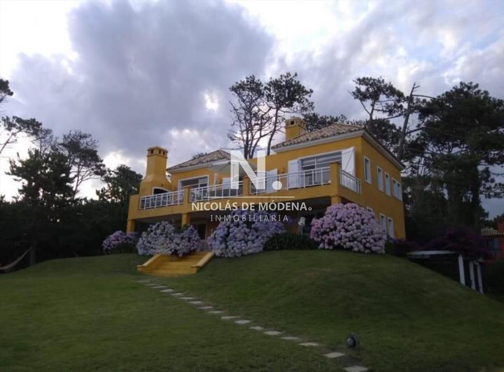 HERMOSA CASA EN BARRIO PRIVADO  DE LA BARRA